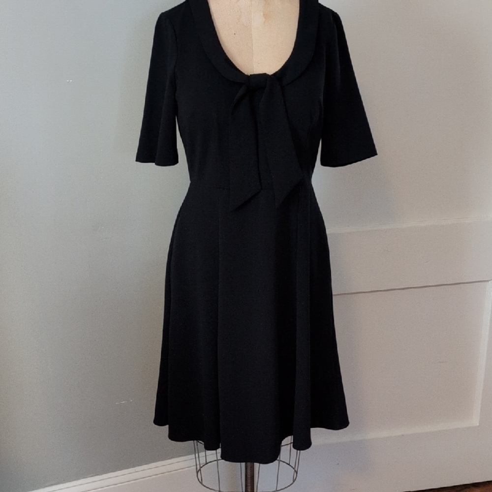 Elegant Donna Morgan Navy Black Dress w/ Pockets